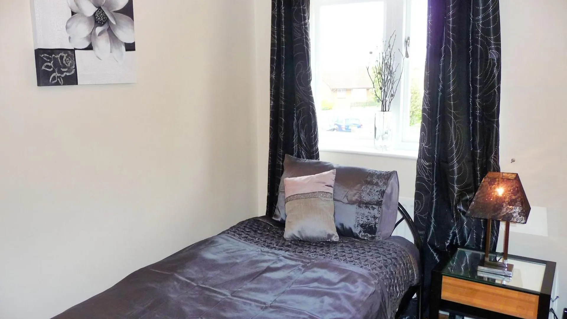 Doncaster -Very Quiet-Private Parking-Dog Friendly 0*,  Regno Unito